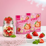 Freeze dried strawberry with cashew kernel